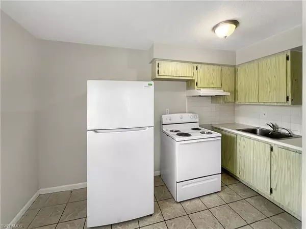 Fort Myers, FL 33905,13037 1st ST #2