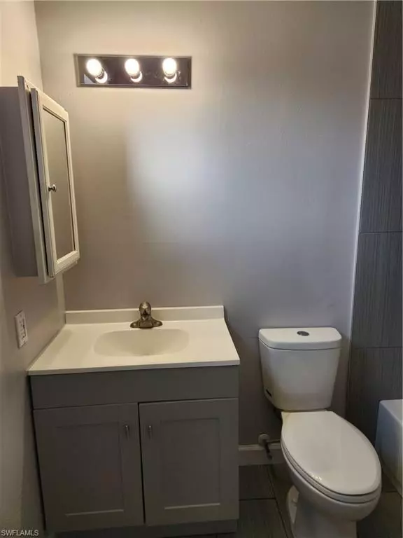 Cape Coral, FL 33990,923 SE 23rd PL