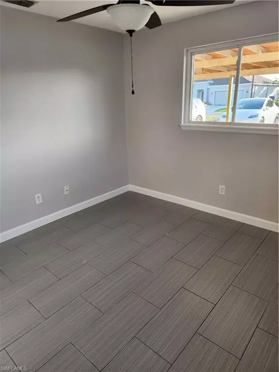 Cape Coral, FL 33990,923 SE 23rd PL