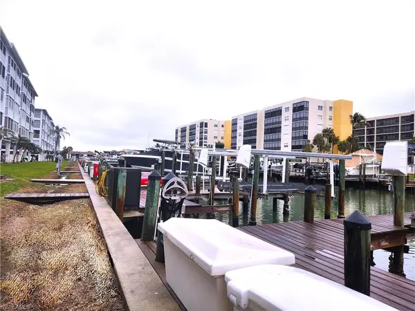 Fort Myers Beach, FL 33931,4511 Bay Beach Lane