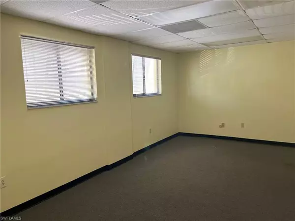 Fort Myers, FL 33919,6226 Presidential CT #A