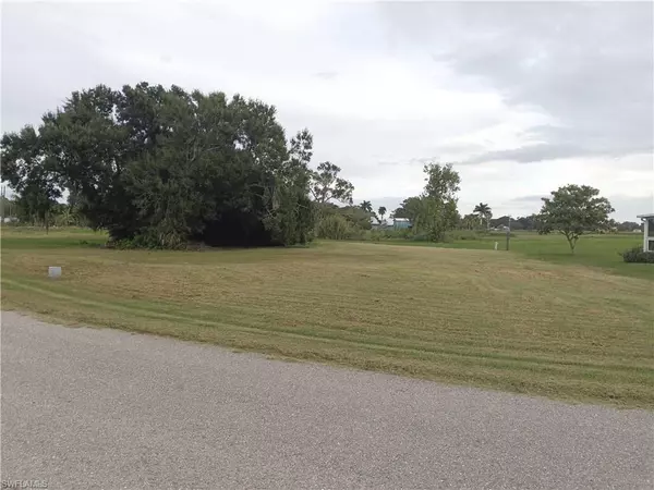 Moore Haven, FL 33471,820 Thatcher BLVD