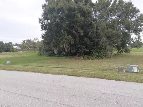 Moore Haven, FL 33471,822 Thatcher BLVD