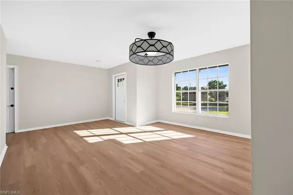 Cape Coral, FL 33991,906 SW 7th CT