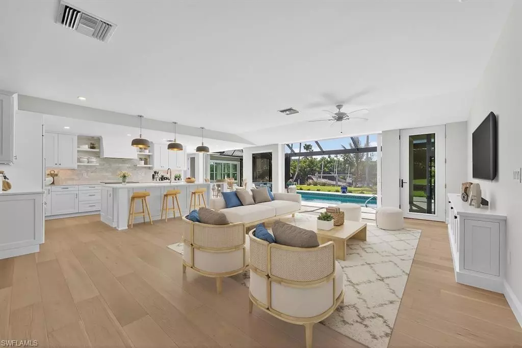 Sanibel, FL 33957,924 Kings Crown DR