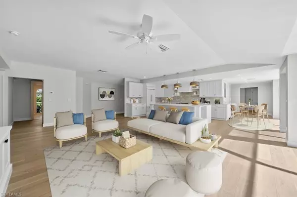 Sanibel, FL 33957,924 Kings Crown DR