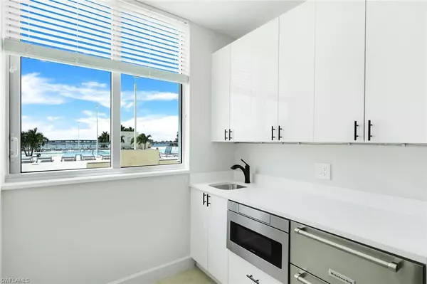 Fort Myers, FL 33916,3000 Oasis Grand BLVD #603