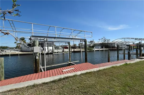Fort Myers Beach, FL 33931,16 Nancy LN