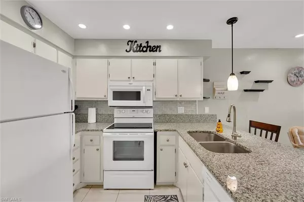 Cape Coral, FL 33909,1100 Pondella RD #611