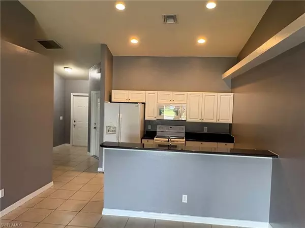 Cape Coral, FL 33990,709 SE 7th ST
