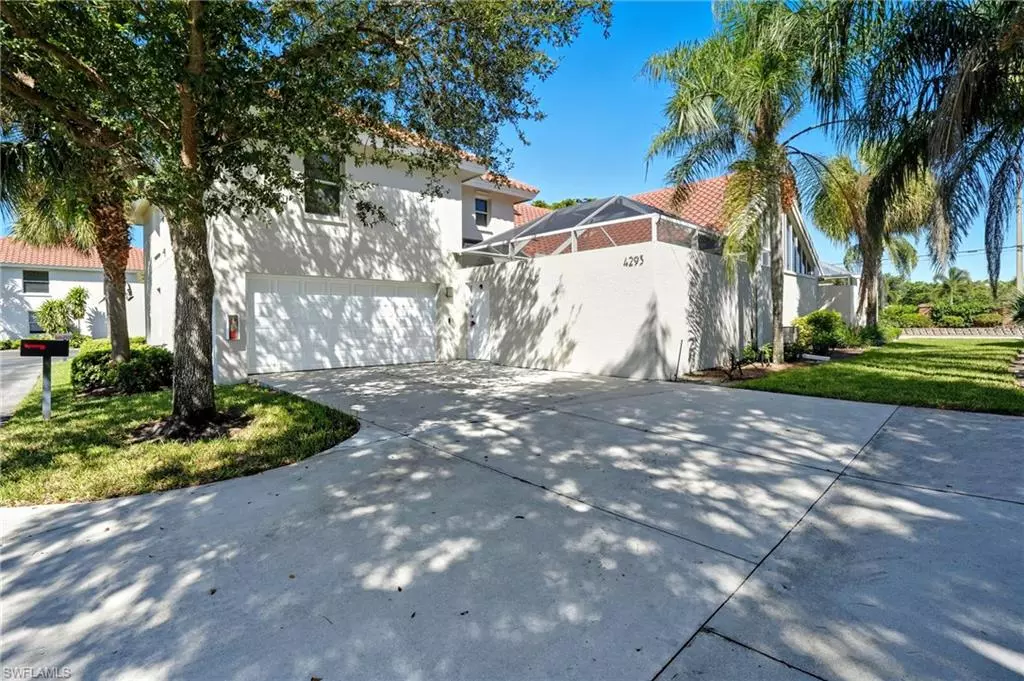 Naples, FL 34109,4293 Court LN #15C