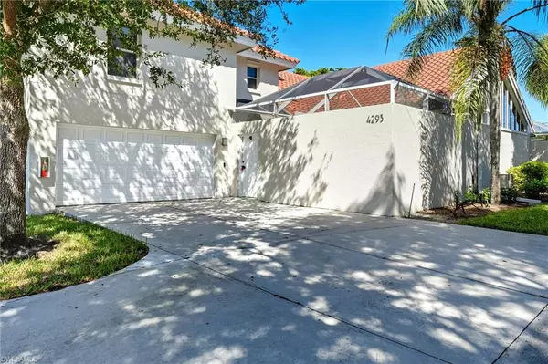 4293 Court LN #15C, Naples, FL 34109