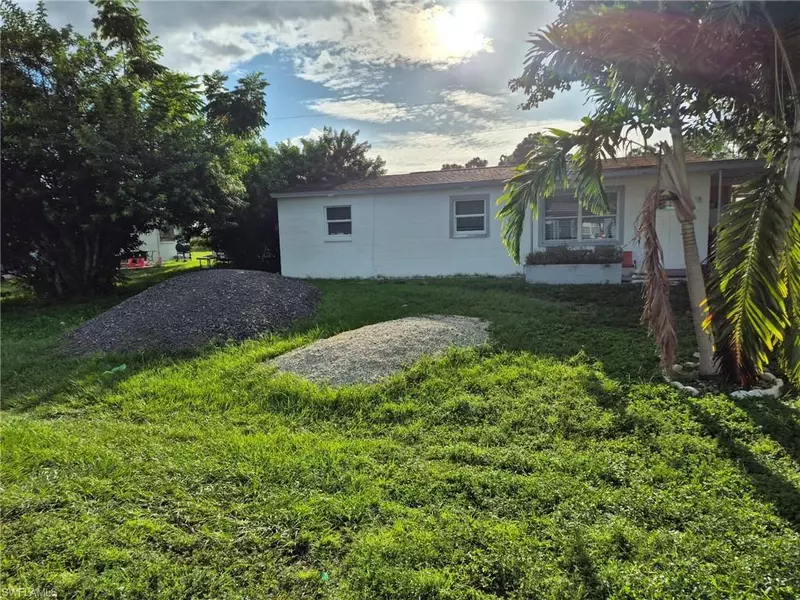 1140 Navajo AVE, Lehigh Acres, FL 33936