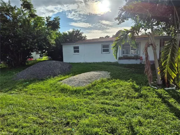 1140 Navajo AVE, Lehigh Acres, FL 33936