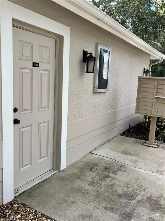 Fort Myers, FL 33912,14551 Hickory Hill CT #114