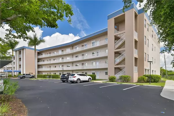 Fort Myers, FL 33919,14931 Park Lake DR #211