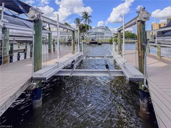 Fort Myers Beach, FL 33931,4341 Bay Beach LN