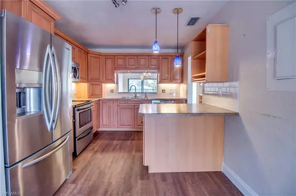 North Fort Myers, FL 33917,15493 Admiralty CIR #10