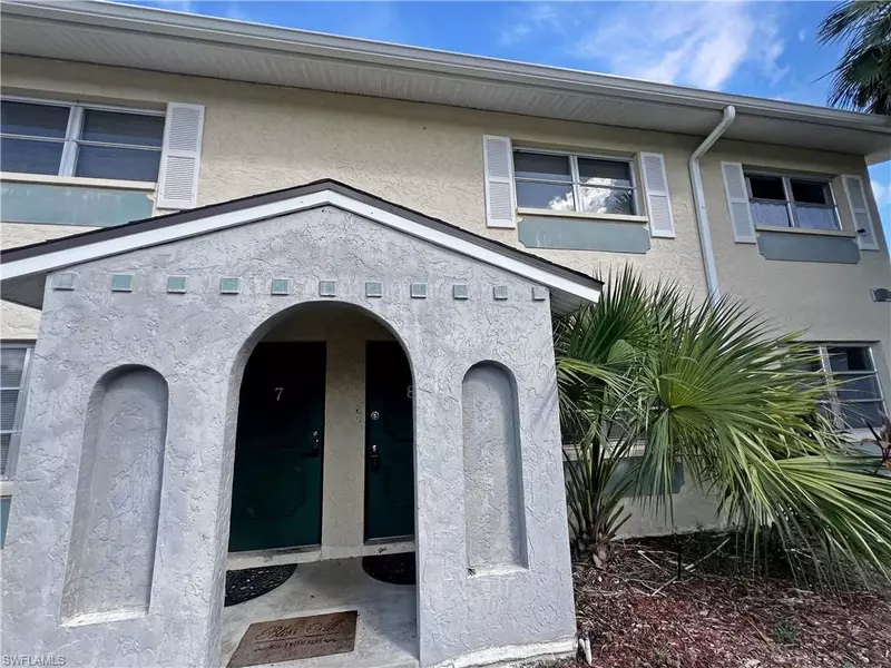 6635 Warwick CIR #8, Fort Myers, FL 33919