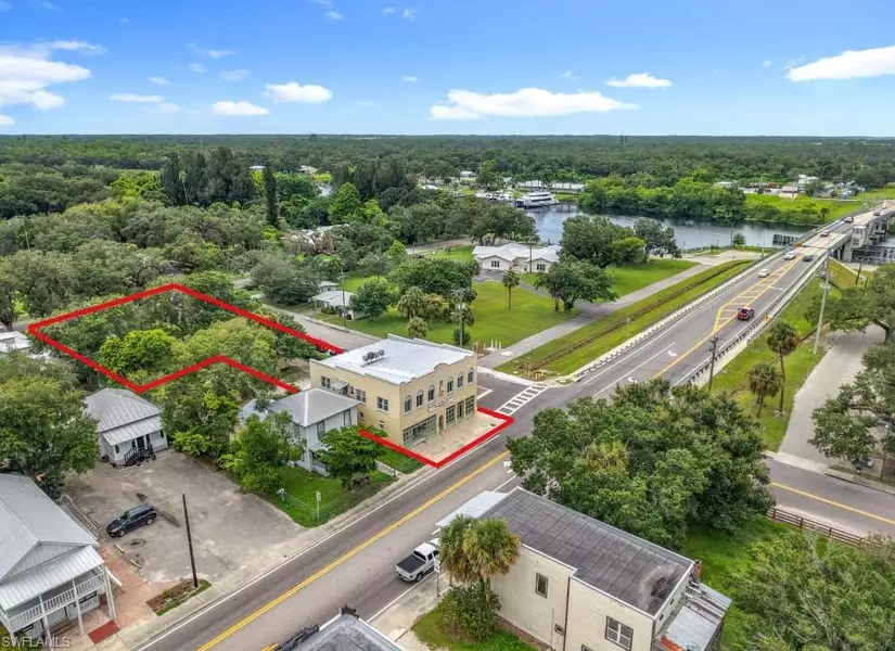 390 N Bridge ST, Labelle, FL 33935