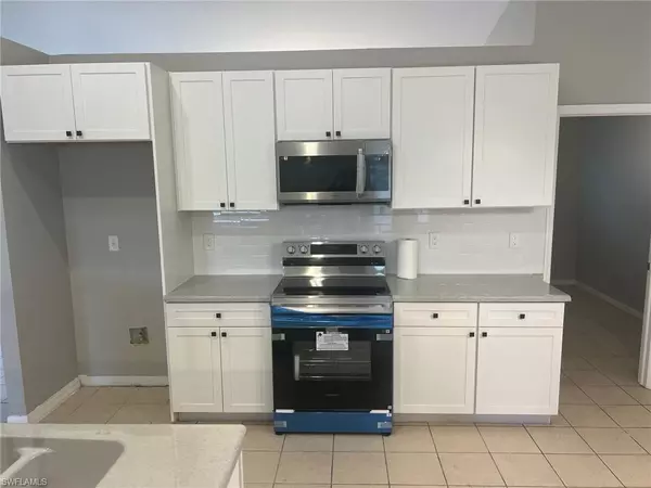 Lehigh Acres, FL 33976,4015 6th ST SW