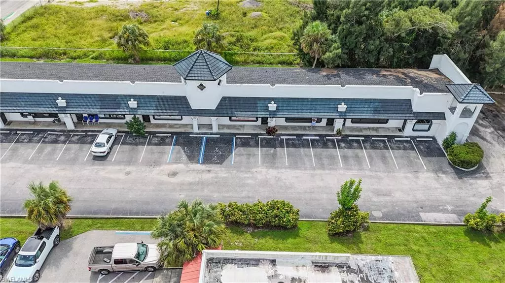 North Fort Myers, FL 33903,1621 N Tamiami TRL #6