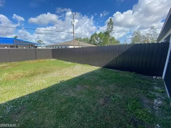 Cape Coral, FL 33990,117 SE 13 ST #117