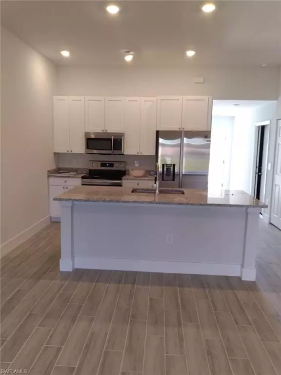 Cape Coral, FL 33990,117 SE 13 ST #117