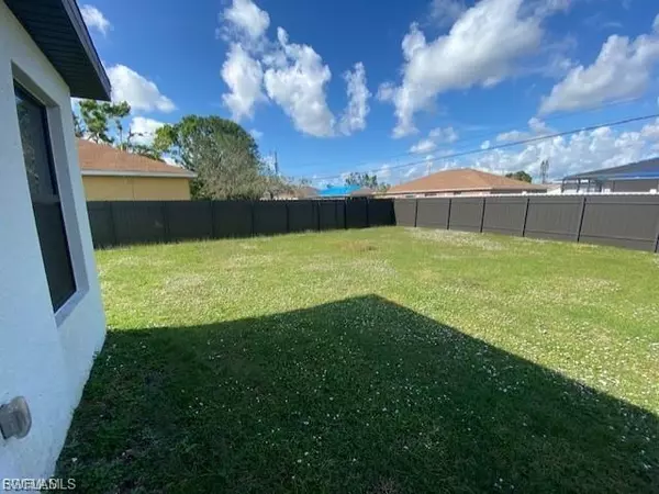 Cape Coral, FL 33990,117 SE 13 ST #117