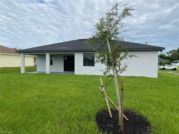 Cape Coral, FL 33993,702 NW 2nd LN