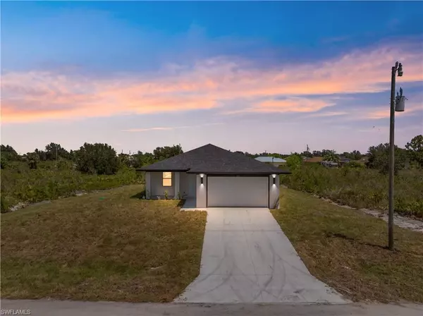 2705 56th ST W, Lehigh Acres, FL 33971