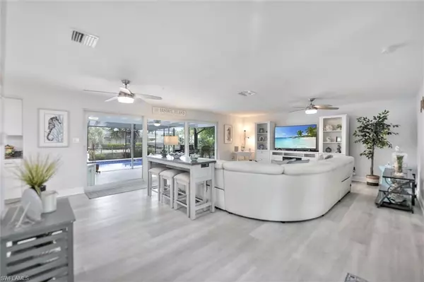 Sanibel, FL 33957,930 Lindgren BLVD