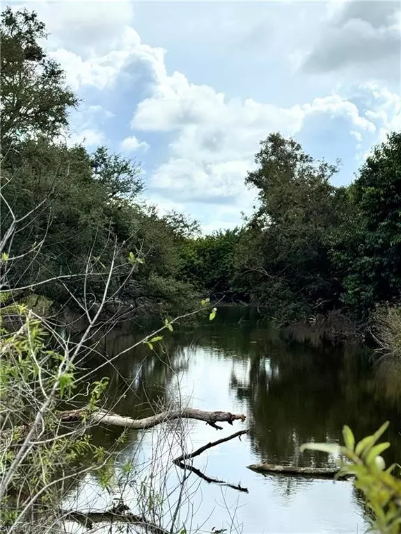 7281 Kreamers DR, Bokeelia, FL 33922