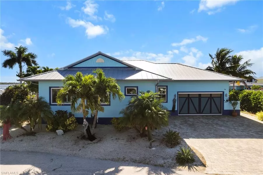 2743 Janet ST, Matlacha, FL 33993