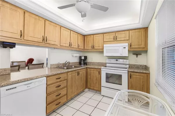Fort Myers, FL 33907,1700 Pine Valley DR #211