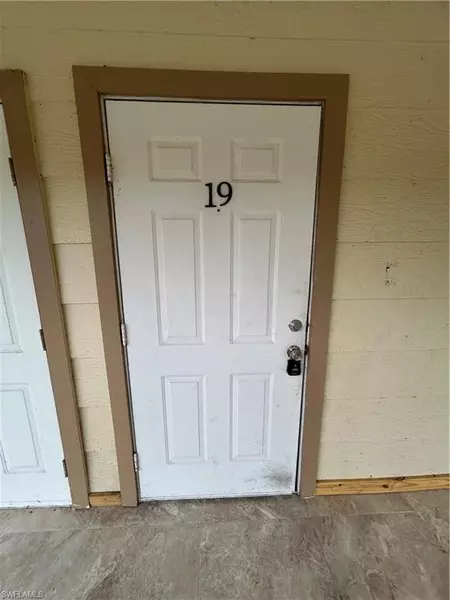 211 Park Ave #19, Labelle, FL 33935