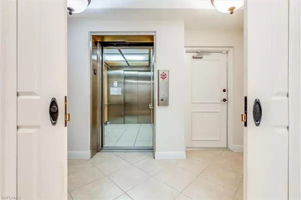 Fort Myers, FL 33908,10060 Lake Cove DR #202