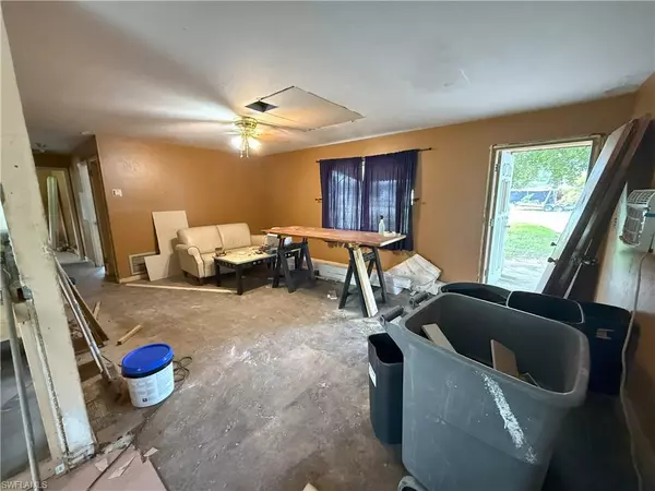 Lehigh Acres, FL 33936,1129 Cherokee AVE