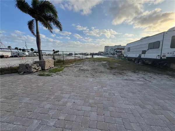 Fort Myers Beach, FL 33931,19281 #5 San Carlos BLVD