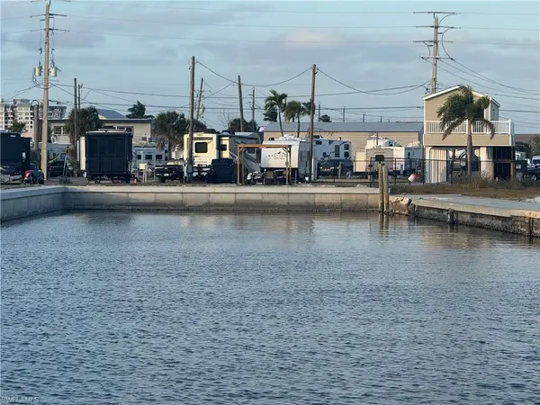 Fort Myers Beach, FL 33931,19281 #5 San Carlos BLVD