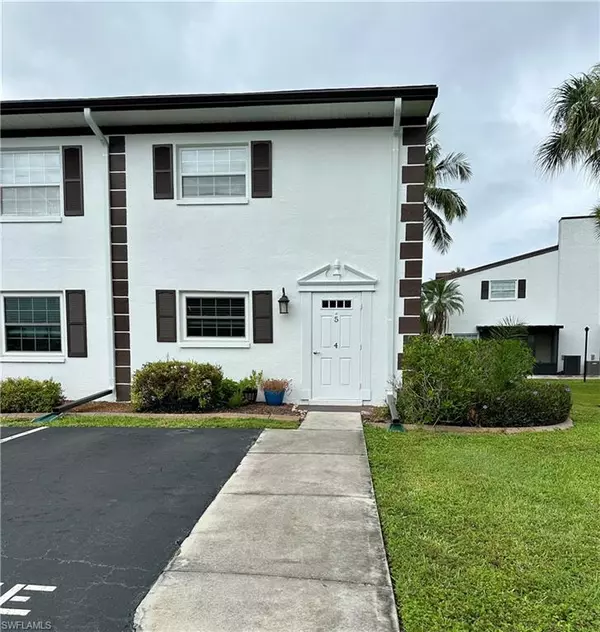 North Fort Myers, FL 33917,7025 New Post DR #4
