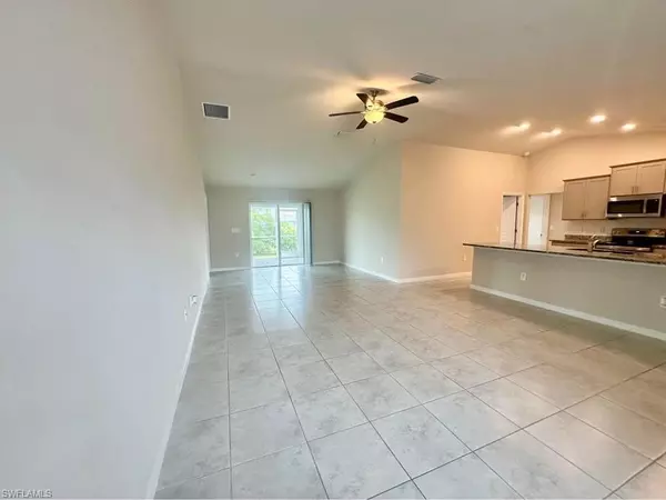 Cape Coral, FL 33993,228 NW 10th ST