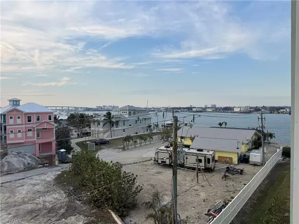 Fort Myers Beach, FL 33931,345 Mango ST #404