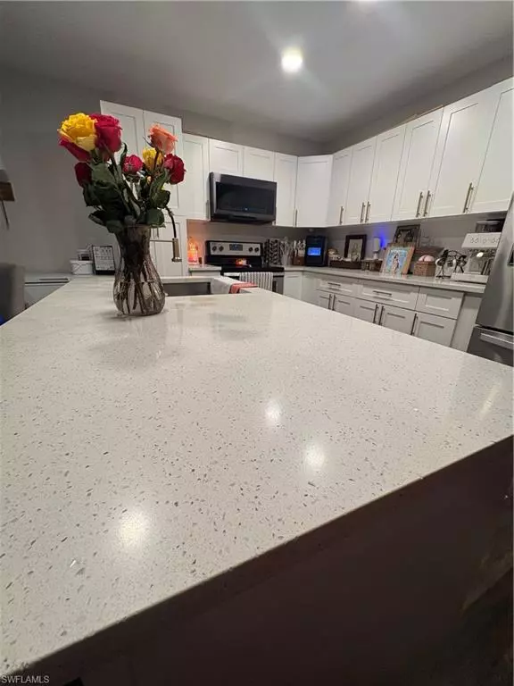 Cape Coral, FL 33990,1213 SE 23rd PL #1-2