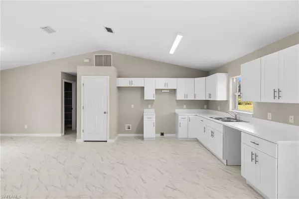 Lehigh Acres, FL 33974,718 Aprile AVE S