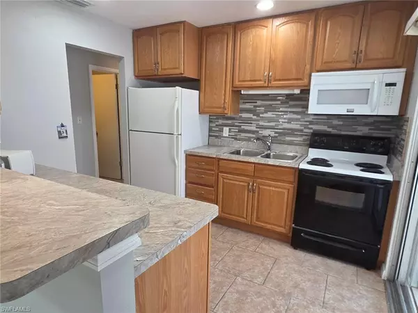 Lehigh Acres, FL 33936,51 Tangerine CT