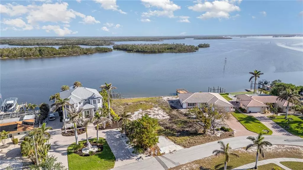 Fort Myers Beach, FL 33931,5636 Williams DR
