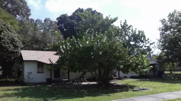 102 3rd ST, Fort Myers, FL 33907
