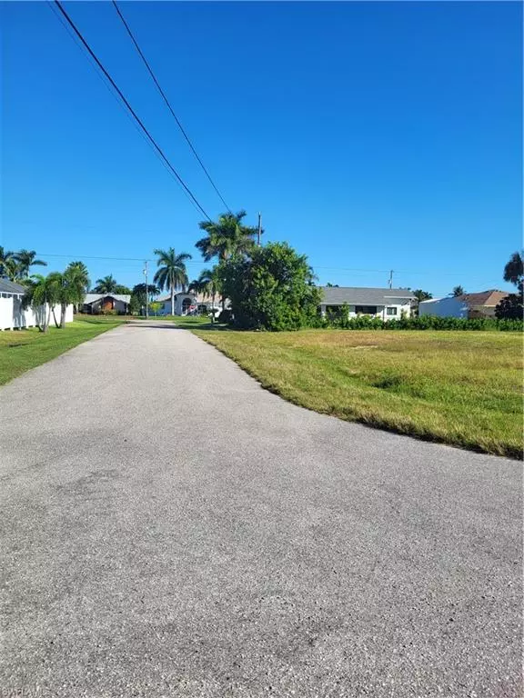 Cape Coral, FL 33904,301 SE 31st TER