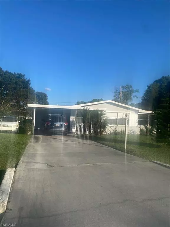 Lehigh Acres, FL 33936,114 Oleander RD